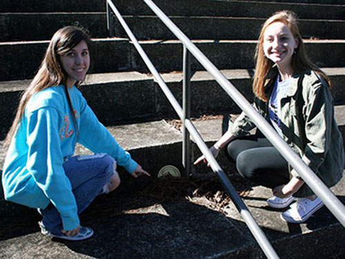 members of zeta tau alpha with medallion