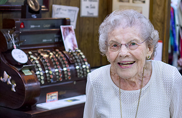 Mae Williams Buzhardt
