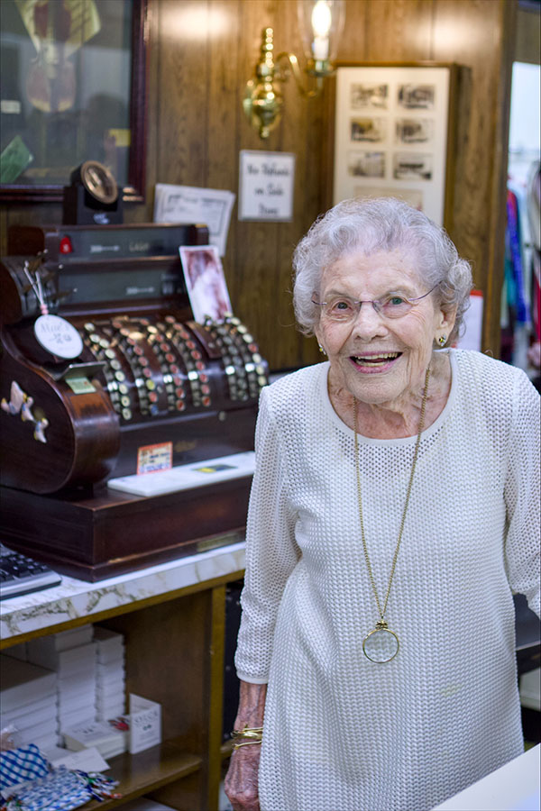 Mae Williams Buzhardt