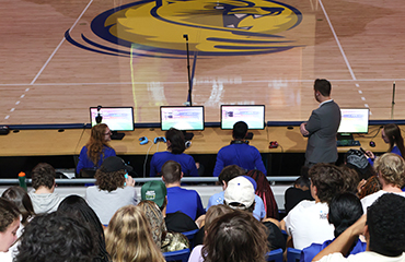 Lander esports team playing